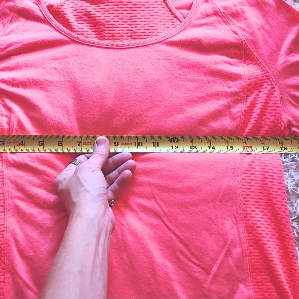 Under Armour / Like New Condition / Coral / Medium / Thumbholes / Zipper Storage - Picture 8 of 10
